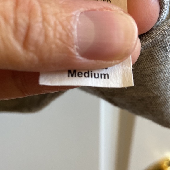 Beautiful heather Grey lace sleeve top in size M - Picture 3 of 5